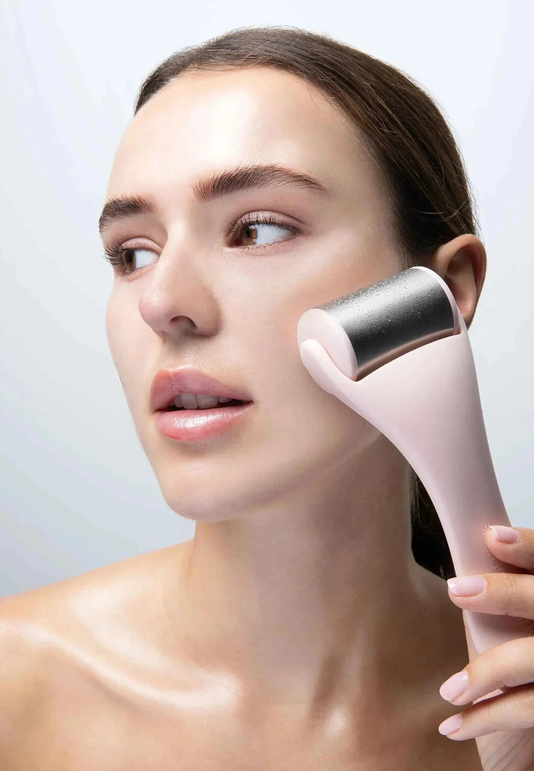 roulette de glace cryothérapie visage